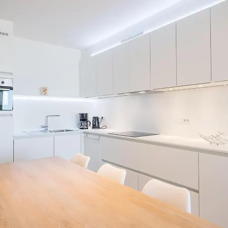 Modern On The Seafront * ميدل كيرك